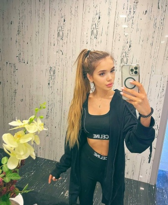 Мои услуги расширяют границы удовольствия. Обладаю нежными руками и язычком, готовыми доставить тебе незабываемое блаженство. Фото 100% реальные, проверено временем и моими множественными отзывами мужчин, которые погрузились в мир страсти со мной. Жду тебя, чтобы сделать вечер в Москве незабываемым. 🌃🔥💋 15711, 23 года