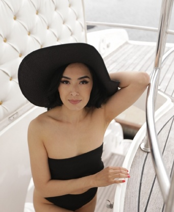 Сексапильная брюнетка приглашает в гости утонуть в океане страсти и похоти. Фото подтверждены, обещаю удовлетворить все твои желания! 2006, 31 год